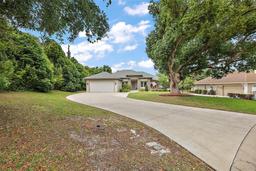 Picture of 562 Dowling Circle, Lady Lake, FL 32159