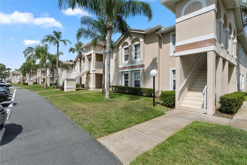 Picture of 13427 Fairway Glen Drive Unit 103, Orlando FL 32824