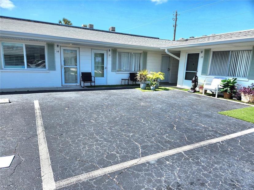 Picture of 525 Manatee Court Unit 13, Venice FL 34285