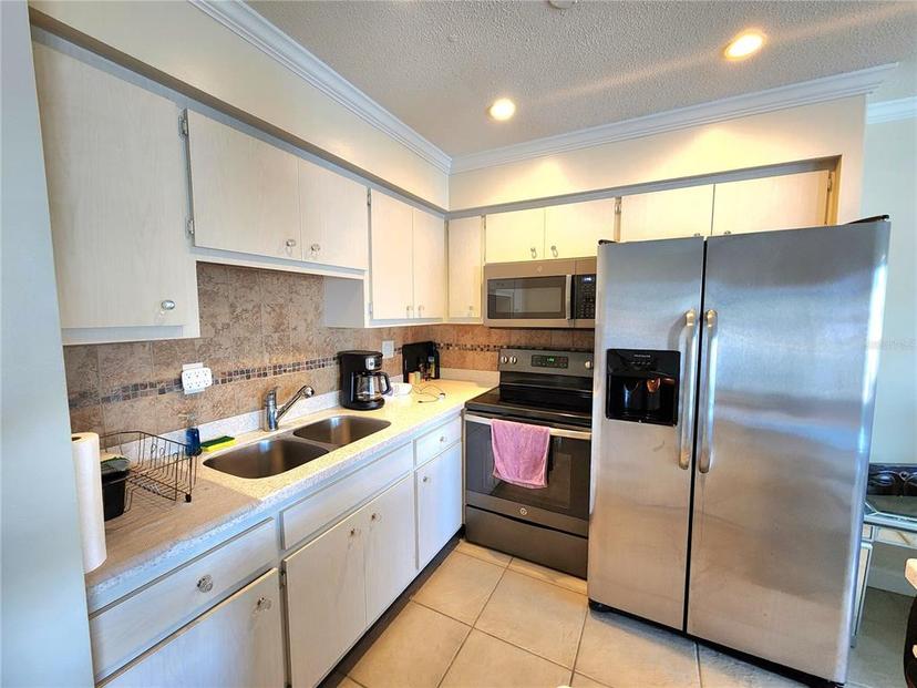 Picture of 525 Manatee Court Unit 13, Venice FL 34285