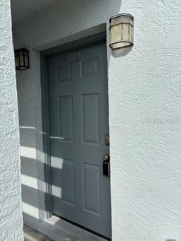 Picture of 4127 Dolphin Drive Unit 4127, Tampa, FL 33617