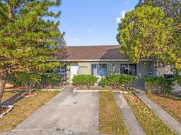 Picture of 2504 London Bridge Court, Orlando, FL 32837
