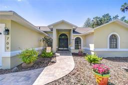 Picture of 709 Sportsman Park Drive, Seffner, FL 33584