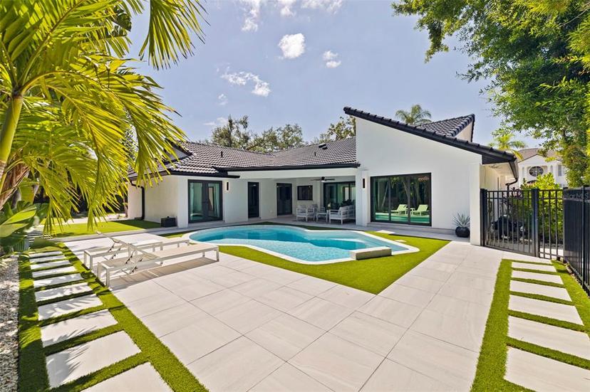 Picture of 7108 Pelican Island Drive, Tampa FL 33634