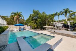 Picture of 733 Captiva Court Ne, St Petersburg, FL 33702