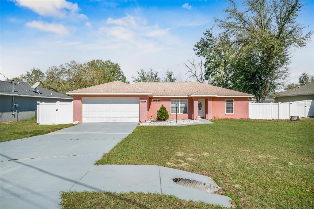 Picture of 13425 SW 106Th Place, Dunnellon, FL 34432