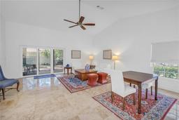 Picture of 826 Glades Court Ne, St Petersburg, FL 33702