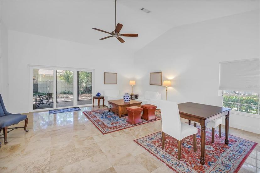 Picture of 826 Glades Court Ne, St Petersburg FL 33702