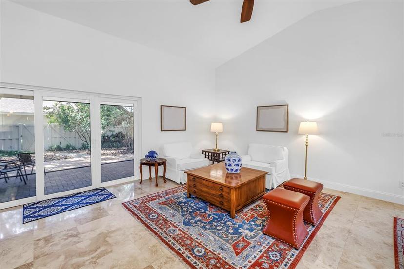 Picture of 826 Glades Court Ne, St Petersburg FL 33702