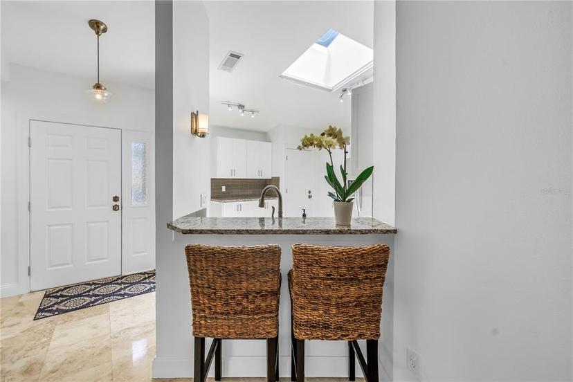 Picture of 826 Glades Court Ne, St Petersburg FL 33702