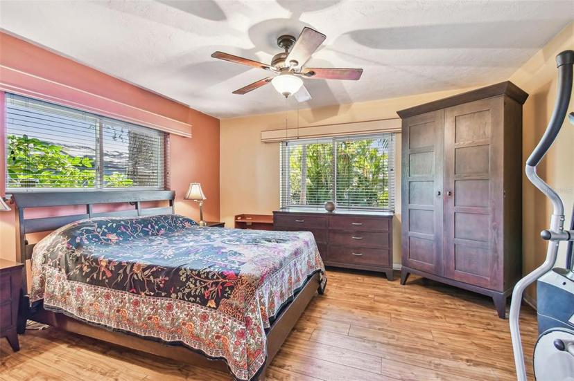 Picture of 220 22Nd Avenue Se, St Petersburg FL 33705