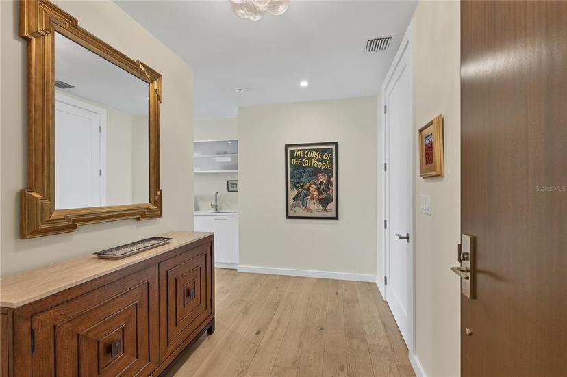 Picture of 300 S Pineapple Avenue Unit 302, Sarasota FL 34236