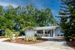 Picture of 930 S Lyndhurst Street, Dunedin, FL 34698