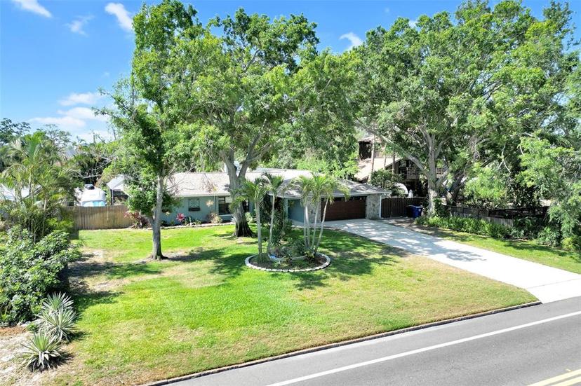 Picture of 1220 Pinellas Point Drive S, St Petersburg FL 33705