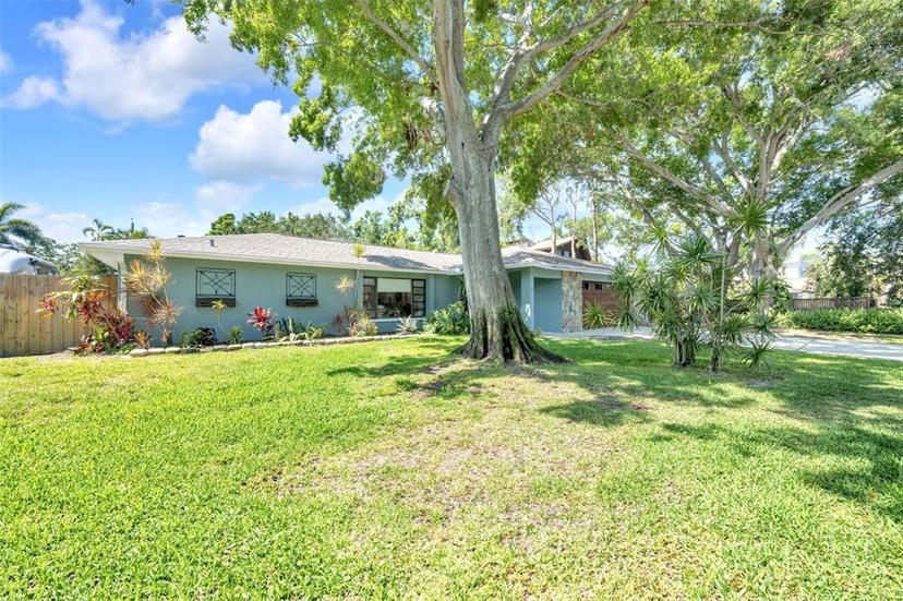 Picture of 1220 Pinellas Point Drive S, St Petersburg FL 33705
