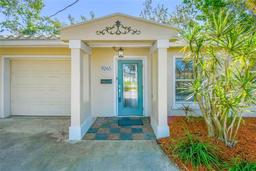Picture of 9265 Treasure Ln Ne, St Petersburg, FL 33702