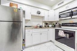 Picture of 9031 Westchester Circle Unit 128, Tampa, FL 33604