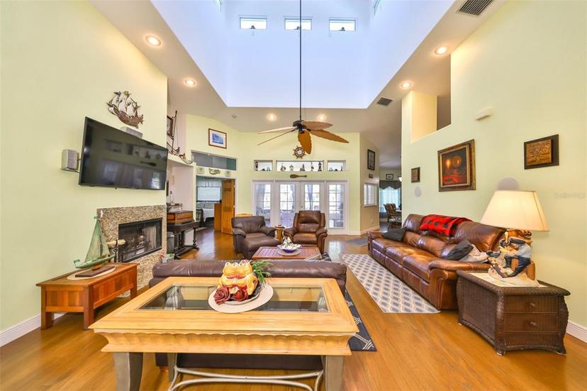 Picture of 732 Kingston Court, Apollo Beach FL 33572