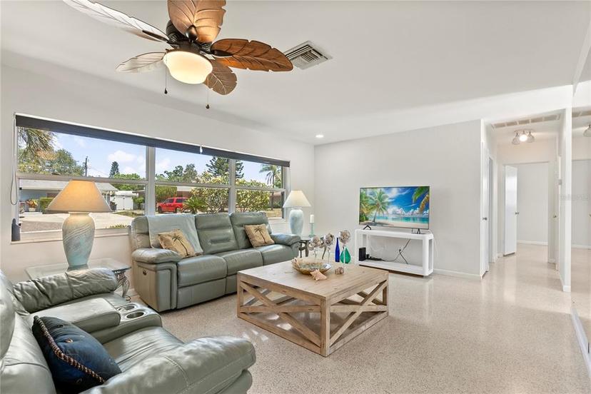 Picture of 13880 Dominica Drive, Seminole FL 33776