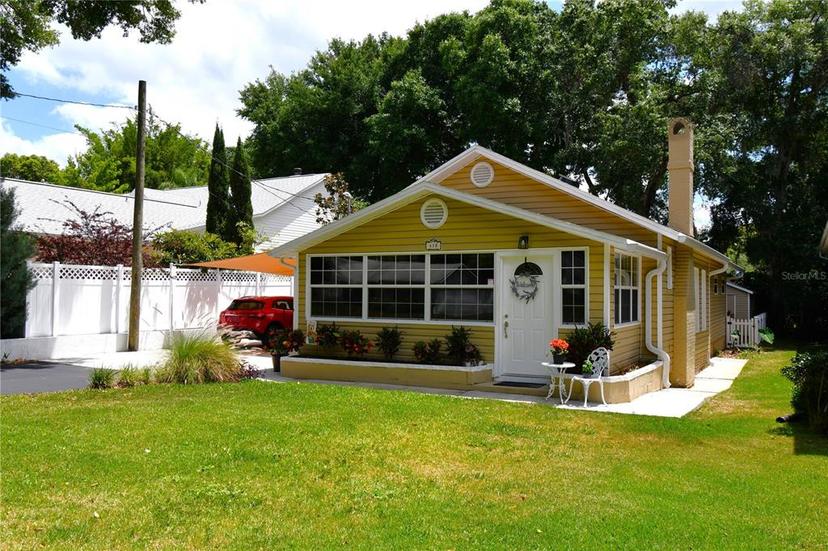 Picture of 418 E 10Th Ave, Mount Dora FL 32757