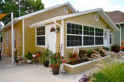 Picture of 418 E 10Th Ave, Mount Dora, FL 32757