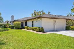 Picture of 7374 Royal Birkdale Drive Unit 15D, Sarasota, FL 34238