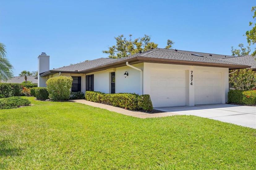 Picture of 7374 Royal Birkdale Drive Unit 15D, Sarasota FL 34238