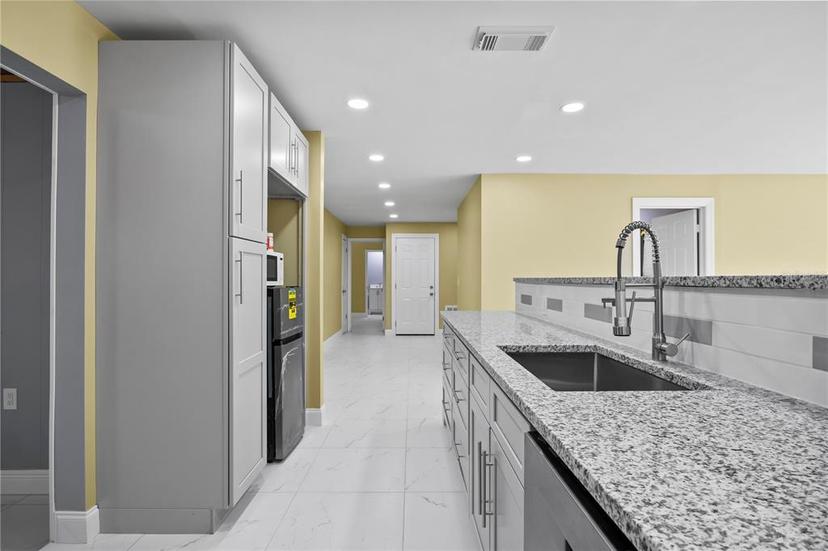 Picture of 1933 W Albury Place Unit 11, Dunnellon FL 34434