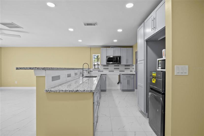 Picture of 1933 W Albury Place Unit 11, Dunnellon FL 34434