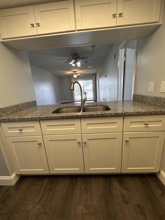 Picture of 3802 N Oak Drive Unit W22, Tampa FL 33611