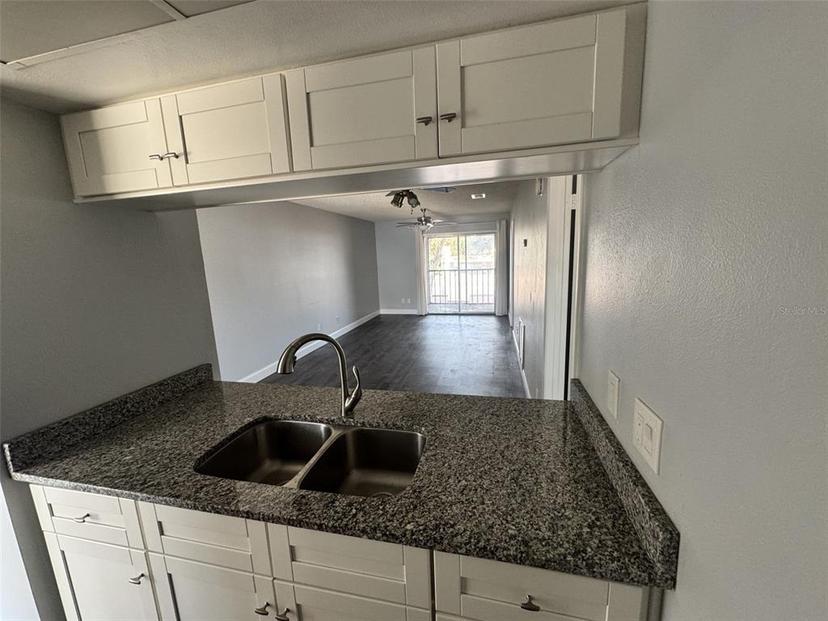 Picture of 3802 N Oak Drive Unit W22, Tampa FL 33611
