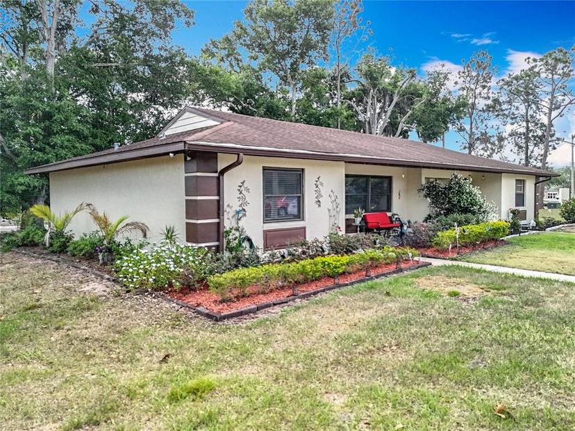 Picture of 12539 Orangewood Court, Tavares FL 32778