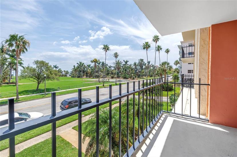 Picture of 1120 NORTH Shore Drive Ne Unit 201, St Petersburg FL 33701