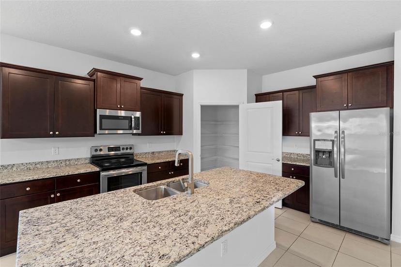 Picture of 13227 Waterleaf Garden Circle, Riverview FL 33579