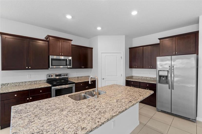 Picture of 13227 Waterleaf Garden Circle, Riverview FL 33579