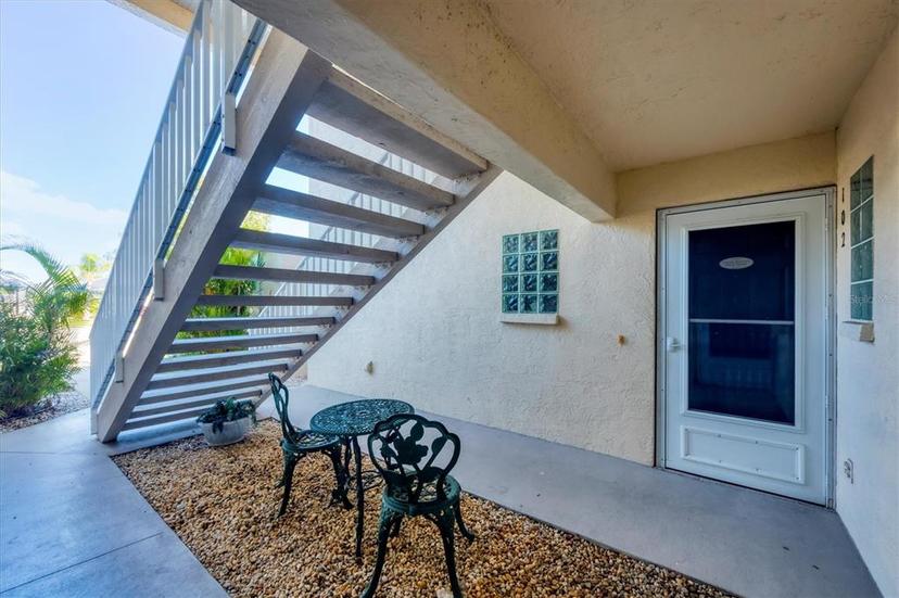 Picture of 819 Montrose Drive Unit 102, Venice FL 34293