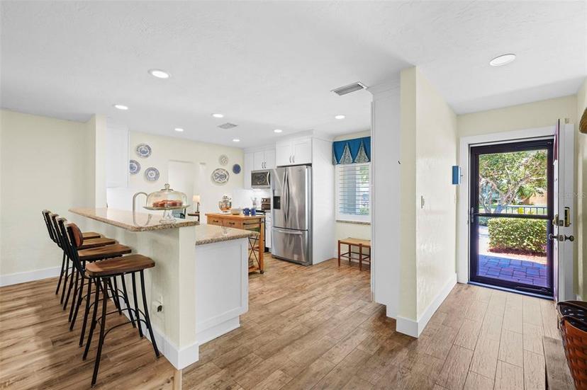 Picture of 430 44Th Avenue Ne, St Petersburg FL 33703