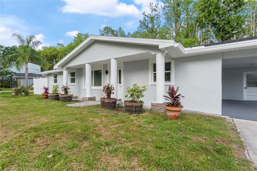 Picture of 16411 Lake Byrd Drive, Tampa FL 33618