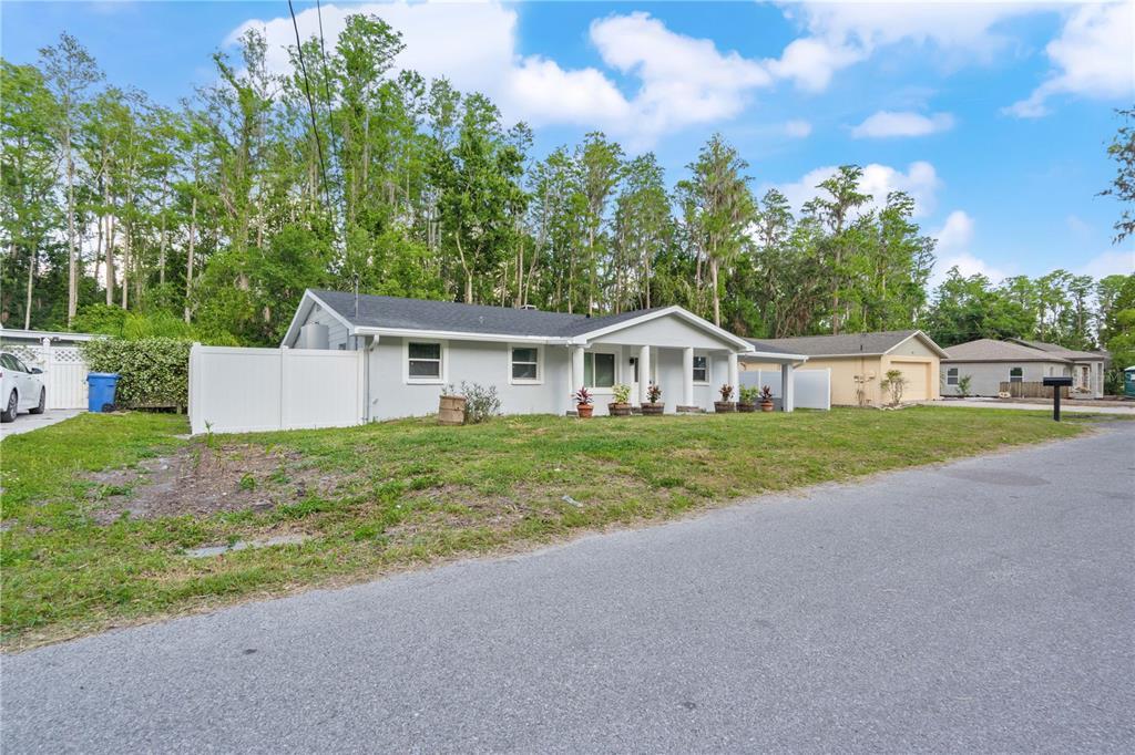 Picture of 16411 Lake Byrd Drive, Tampa, FL 33618