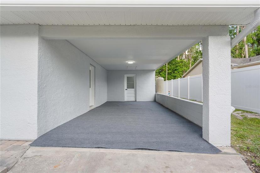Picture of 16411 Lake Byrd Drive, Tampa FL 33618