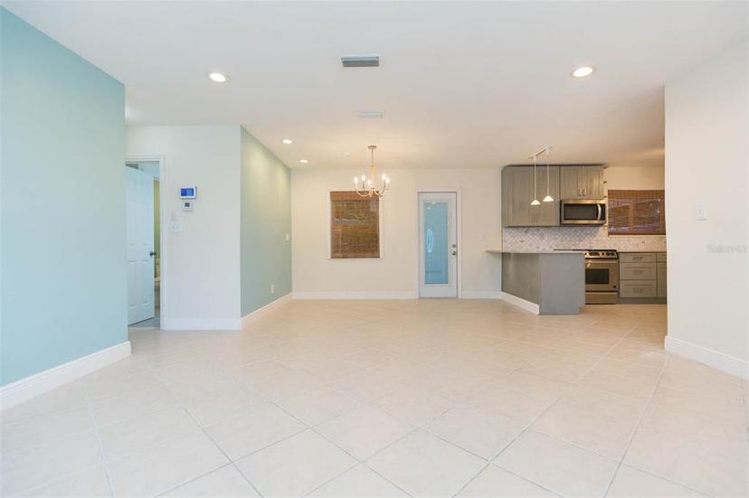 Picture of 301 89Th Avenue Ne, St Petersburg FL 33702