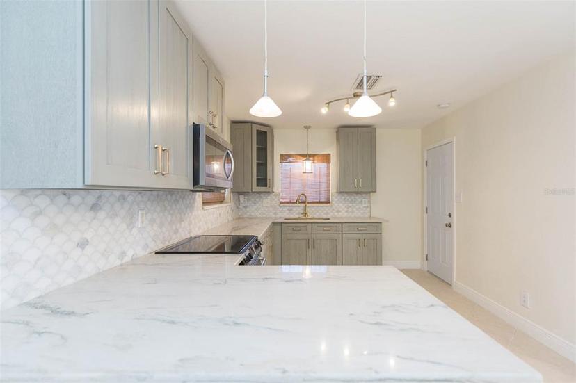 Picture of 301 89Th Avenue Ne, St Petersburg FL 33702