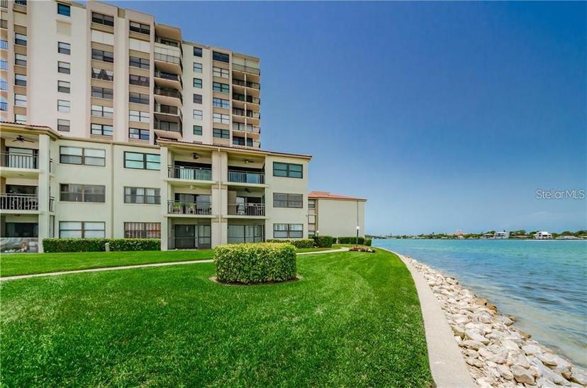 Picture of 6265 Sun Boulevard Unit 805, St Petersburg FL 33715