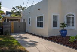 Picture of 1606 S Arrawana Avenue, Tampa, FL 33629