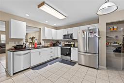 Picture of 4586 SW 48Th Way Unit 106, Gainesville, FL 32608