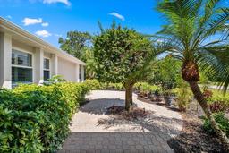 Picture of 5603 Ravenwood Drive, Sarasota, FL 34243