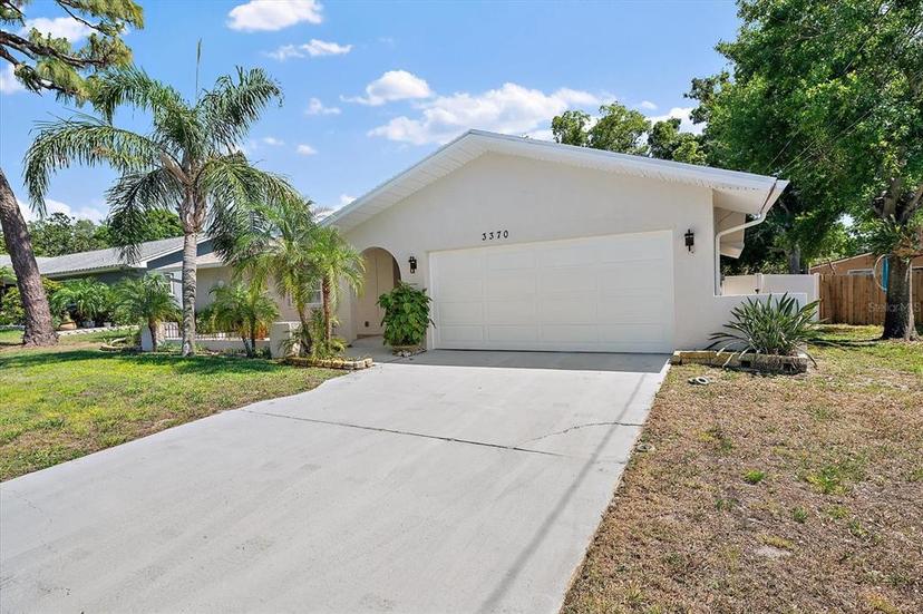 Picture of 3370 Harbor Lake Drive, Largo FL 33770