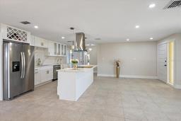 Picture of 3370 Harbor Lake Drive, Largo, FL 33770