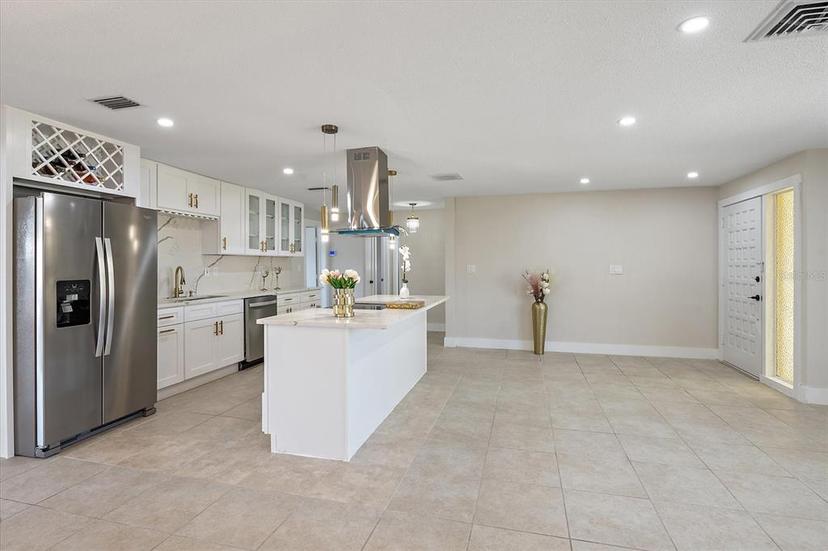 Picture of 3370 Harbor Lake Drive, Largo FL 33770