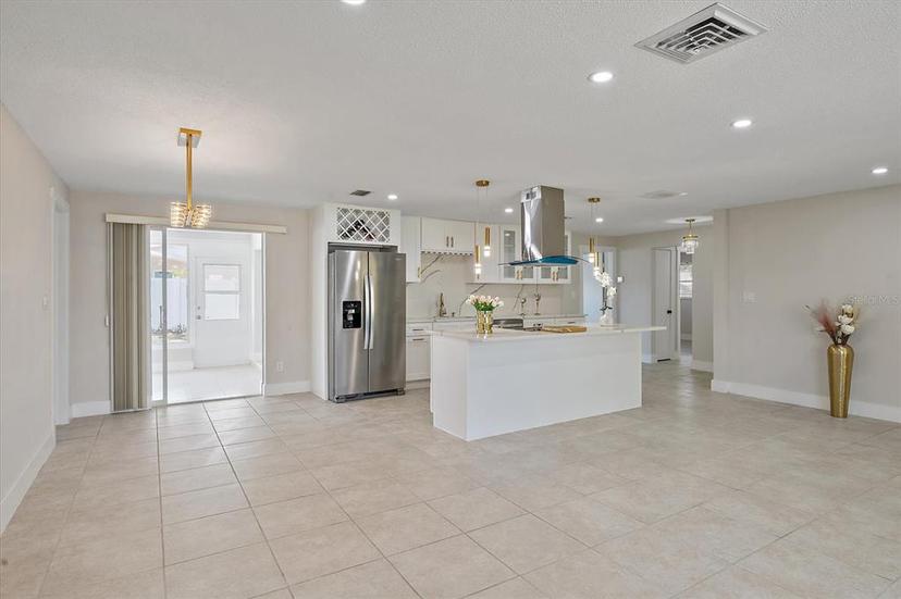 Picture of 3370 Harbor Lake Drive, Largo FL 33770